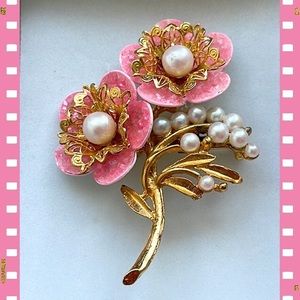 💕Beautiful Vintage Flower Brooch💕
